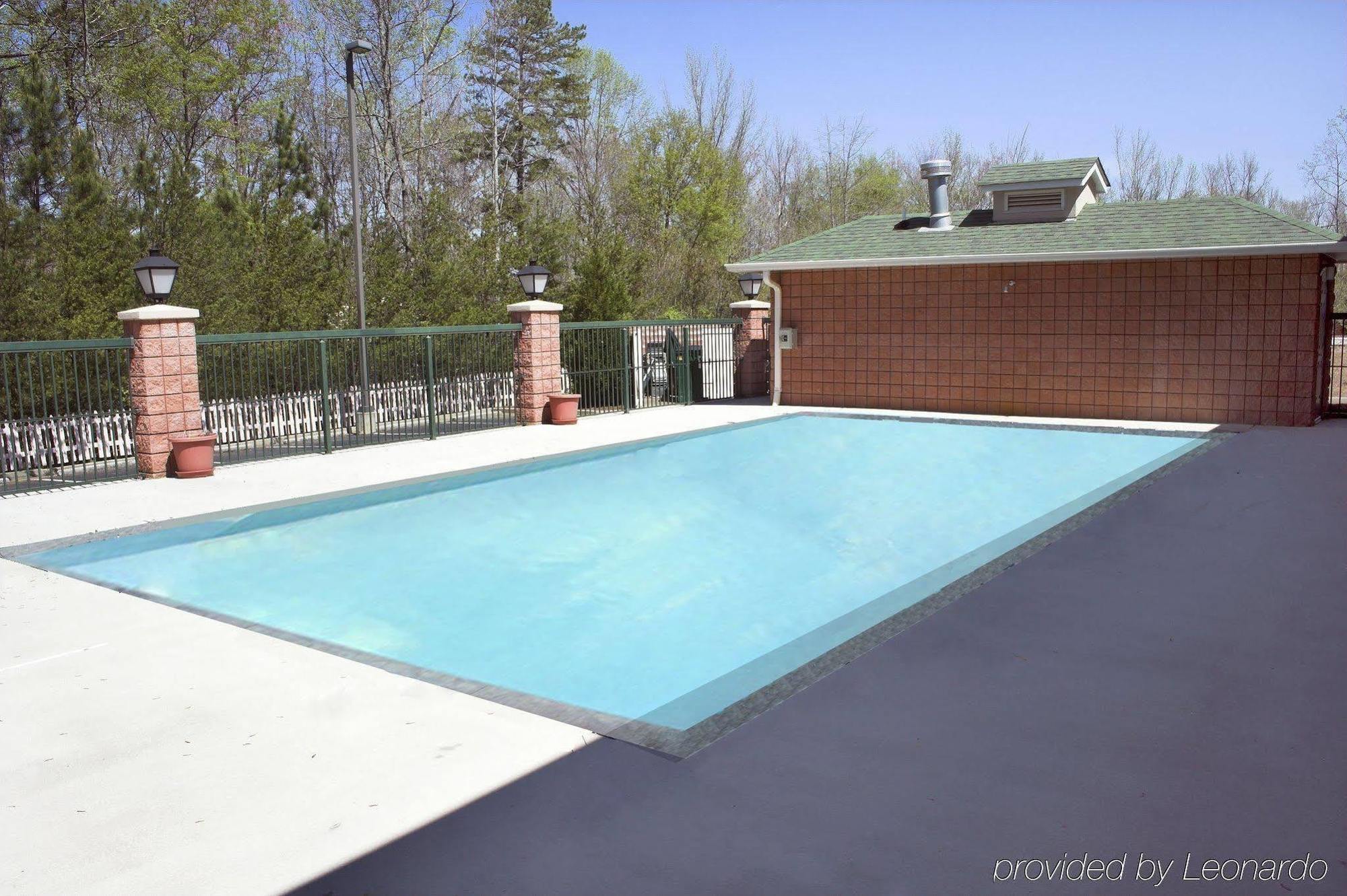 Days Inn & Suites By Wyndham Peachtree City Exterior photo