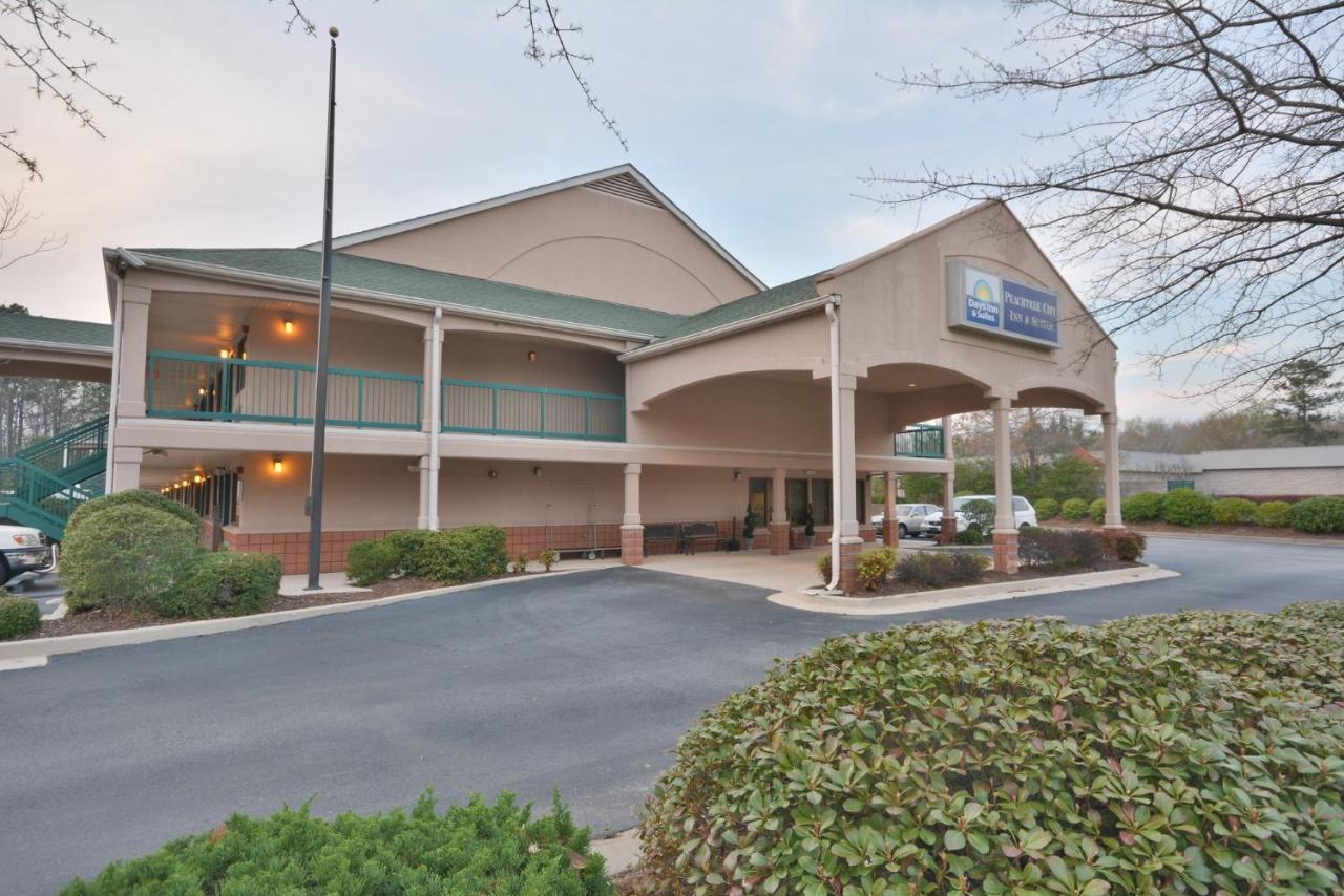 Days Inn & Suites By Wyndham Peachtree City Exterior photo