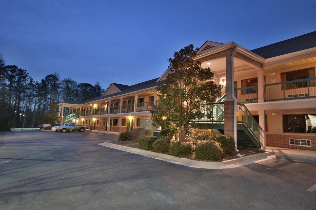 Days Inn & Suites By Wyndham Peachtree City Exterior photo